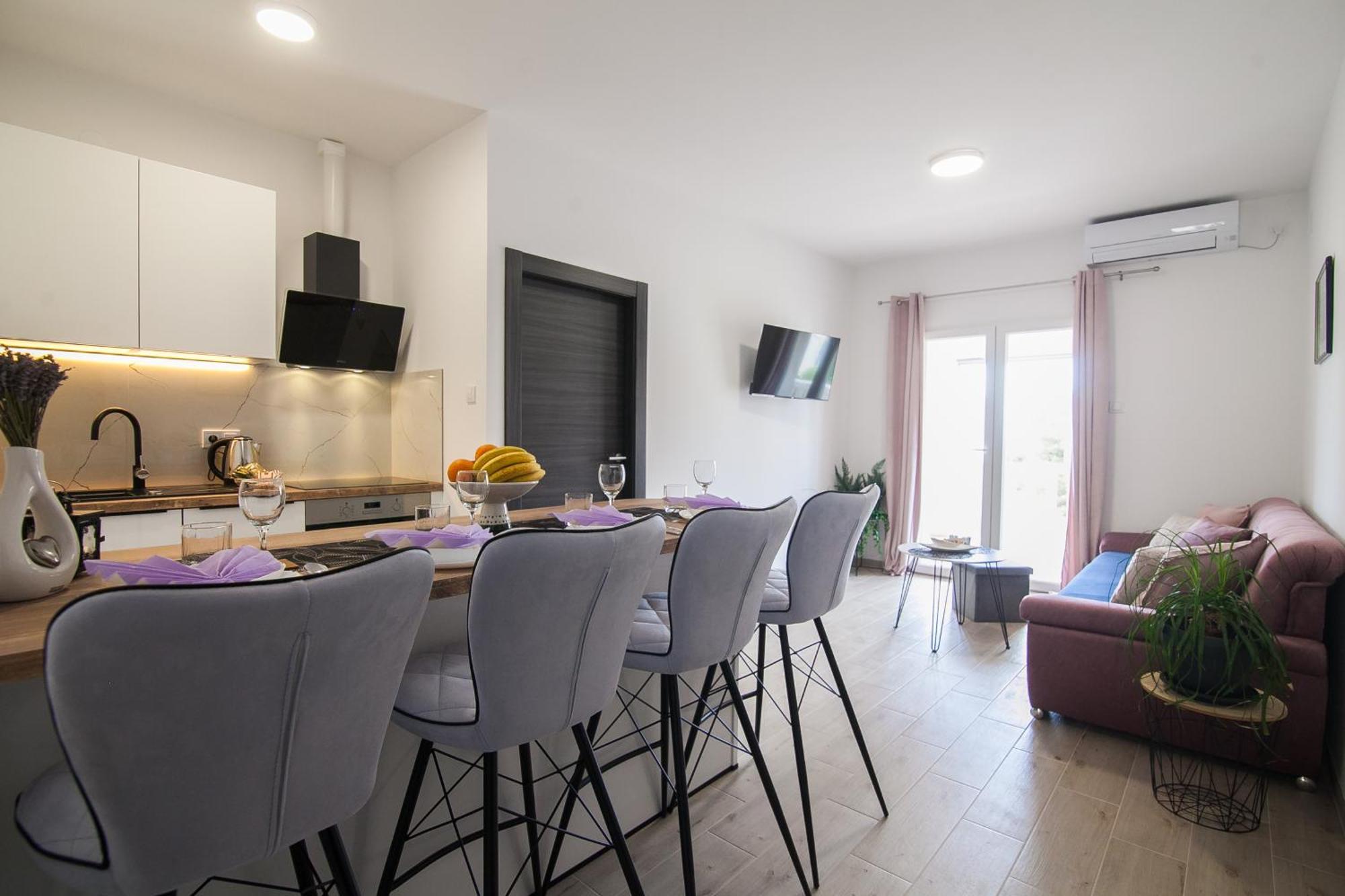 Family Apartments Brach Bol Exterior foto